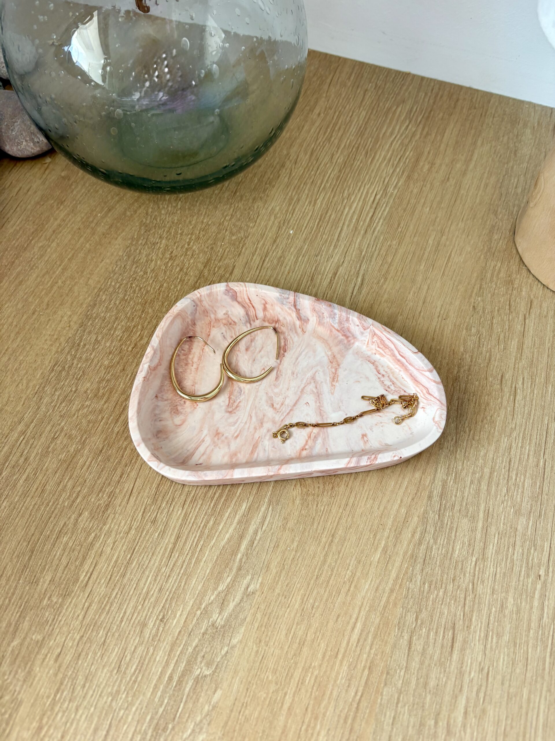 vide-poche fabriqué en jesmonite par mademoiselle création