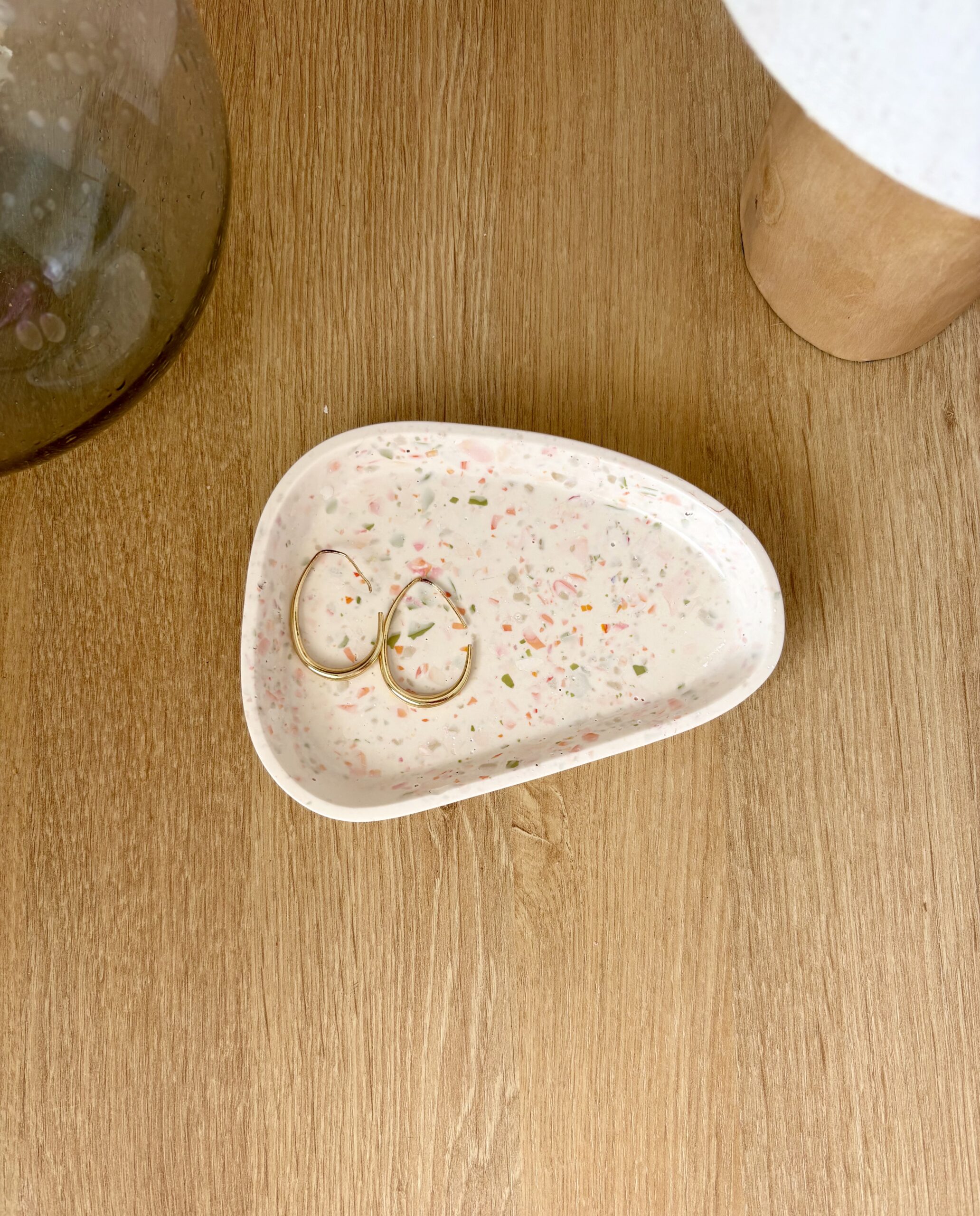 vide-poche fabriqué en jesmonite par mademoiselle création