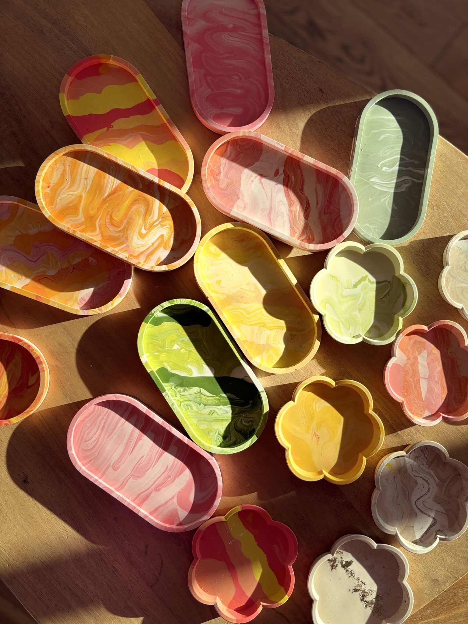 Tu veux passer un moment créatif et convivial, et apprendre à créer ton propre objet en jesmonite ?