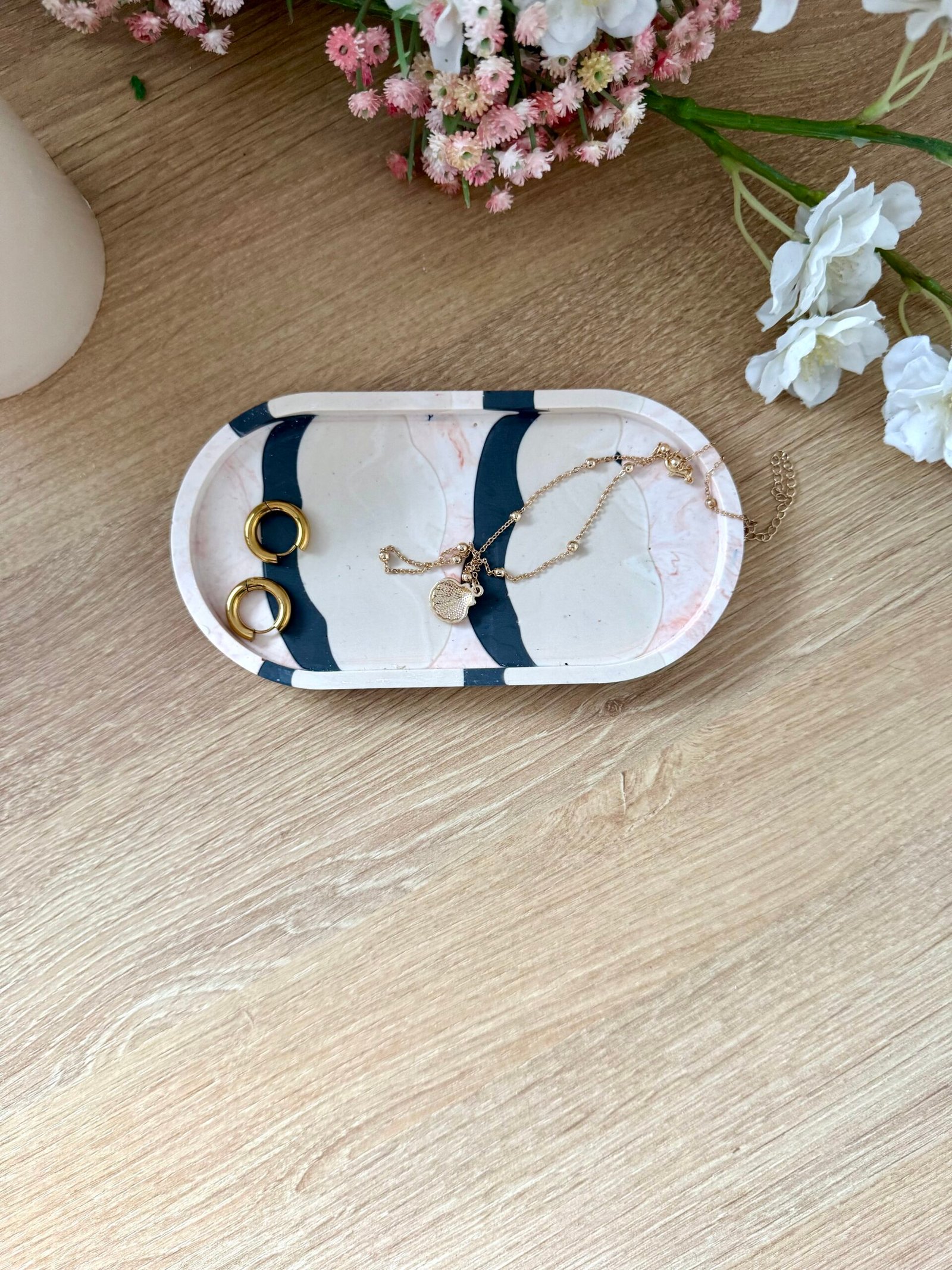 vide-poche oval rose terrazzo fabriqué en jesmonite par mademoisellecréation