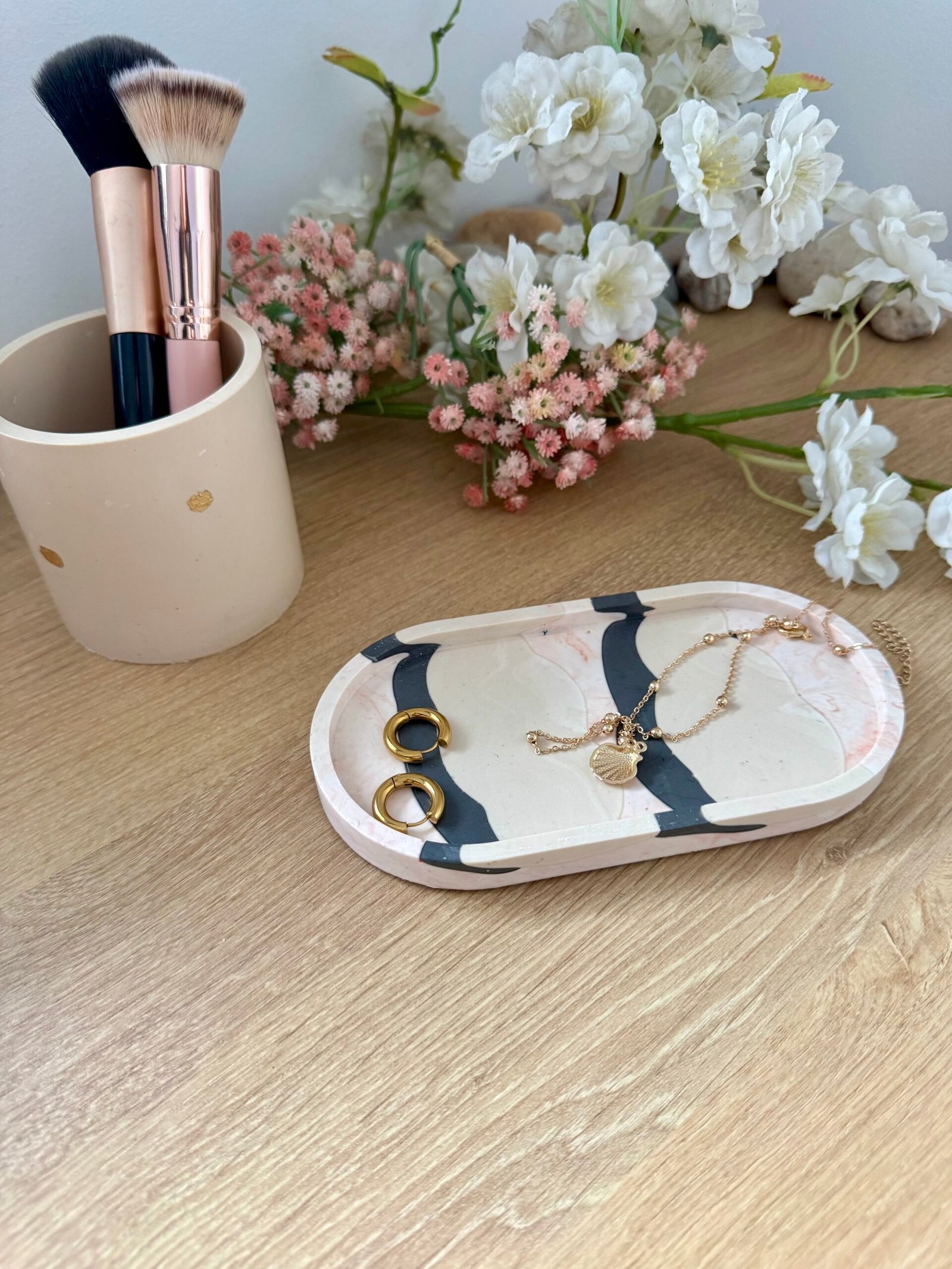 vide-poche oval rose terrazzo fabriqué en jesmonite par mademoisellecréation