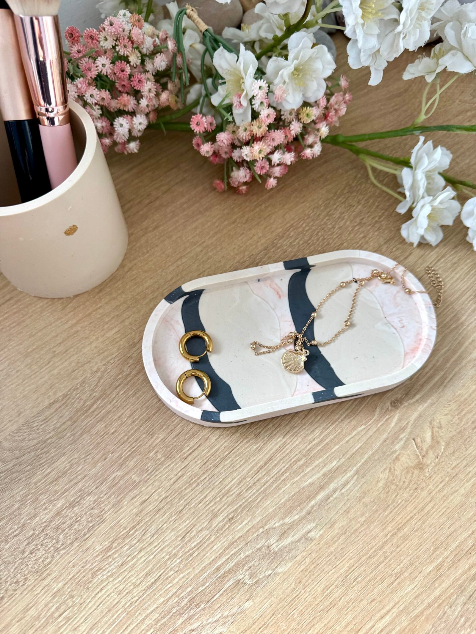 vide-poche oval rose terrazzo fabriqué en jesmonite par mademoisellecréation