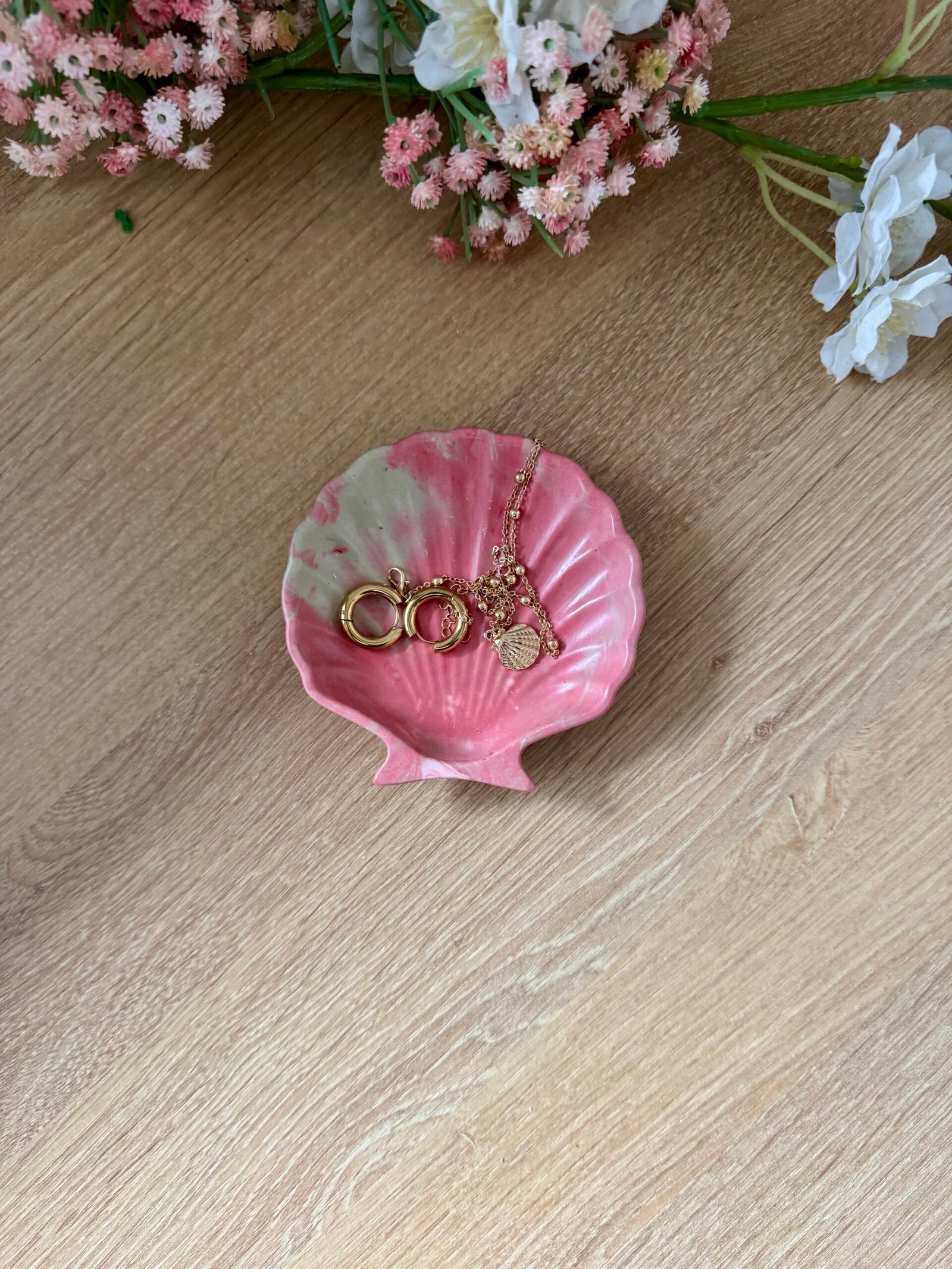 vide-poche coquillage en jesmonite fabriqué par mademoisellecréation