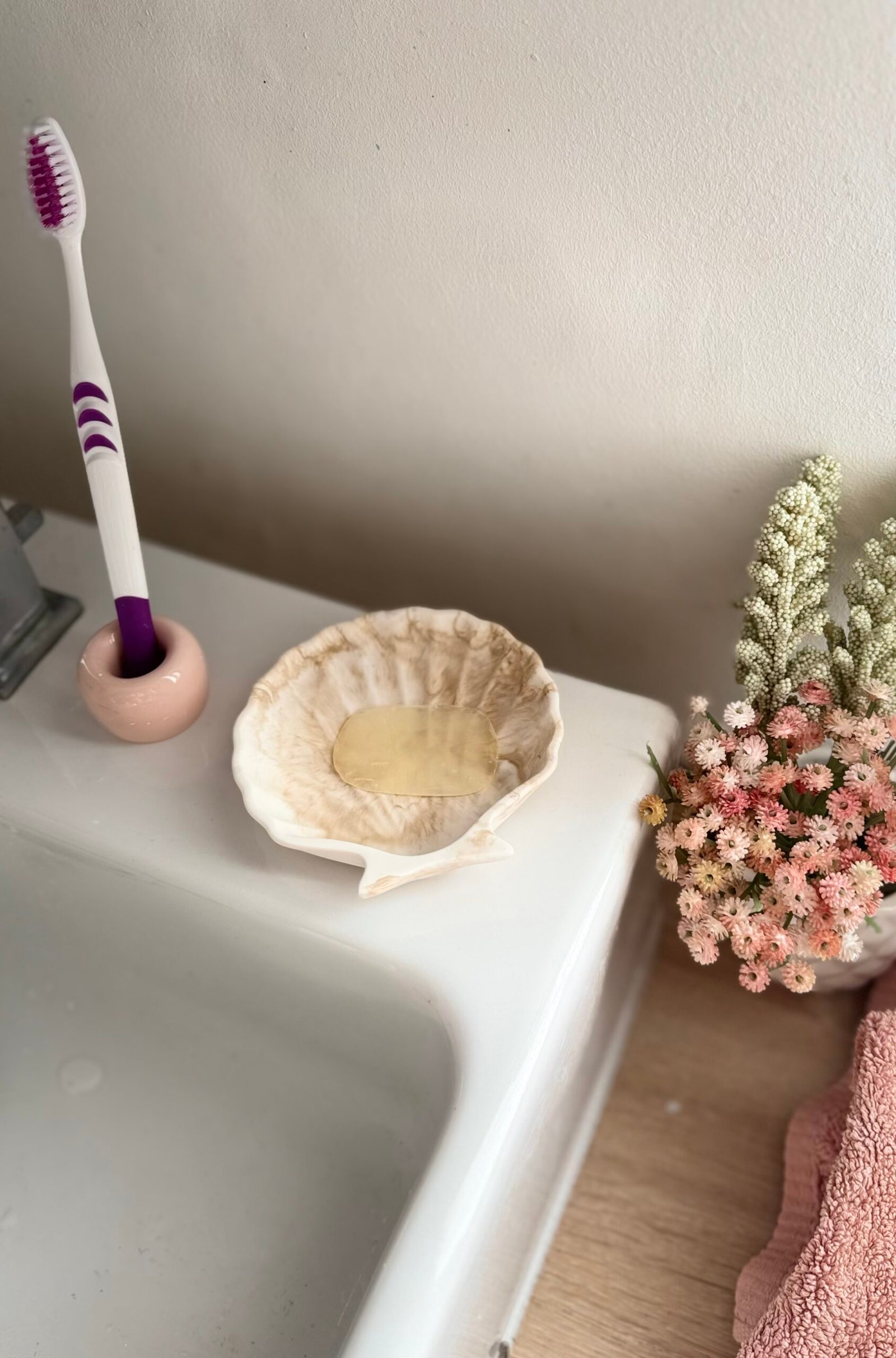 vide-poche coquille fabriqué en jesmonite par mademoiselle création