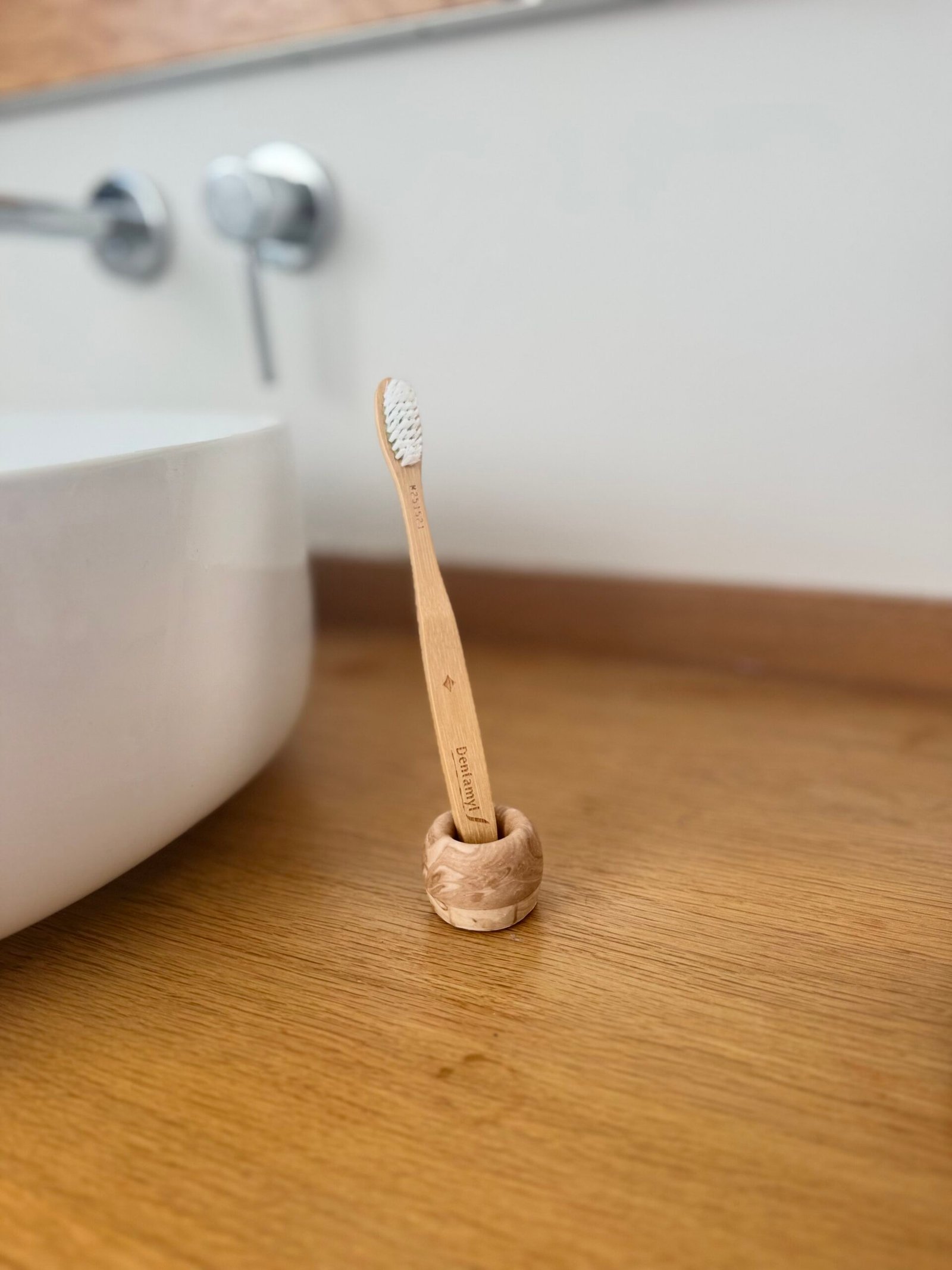 Porte-brosse à dents en jesmonite fabriqué par mademoiselle création