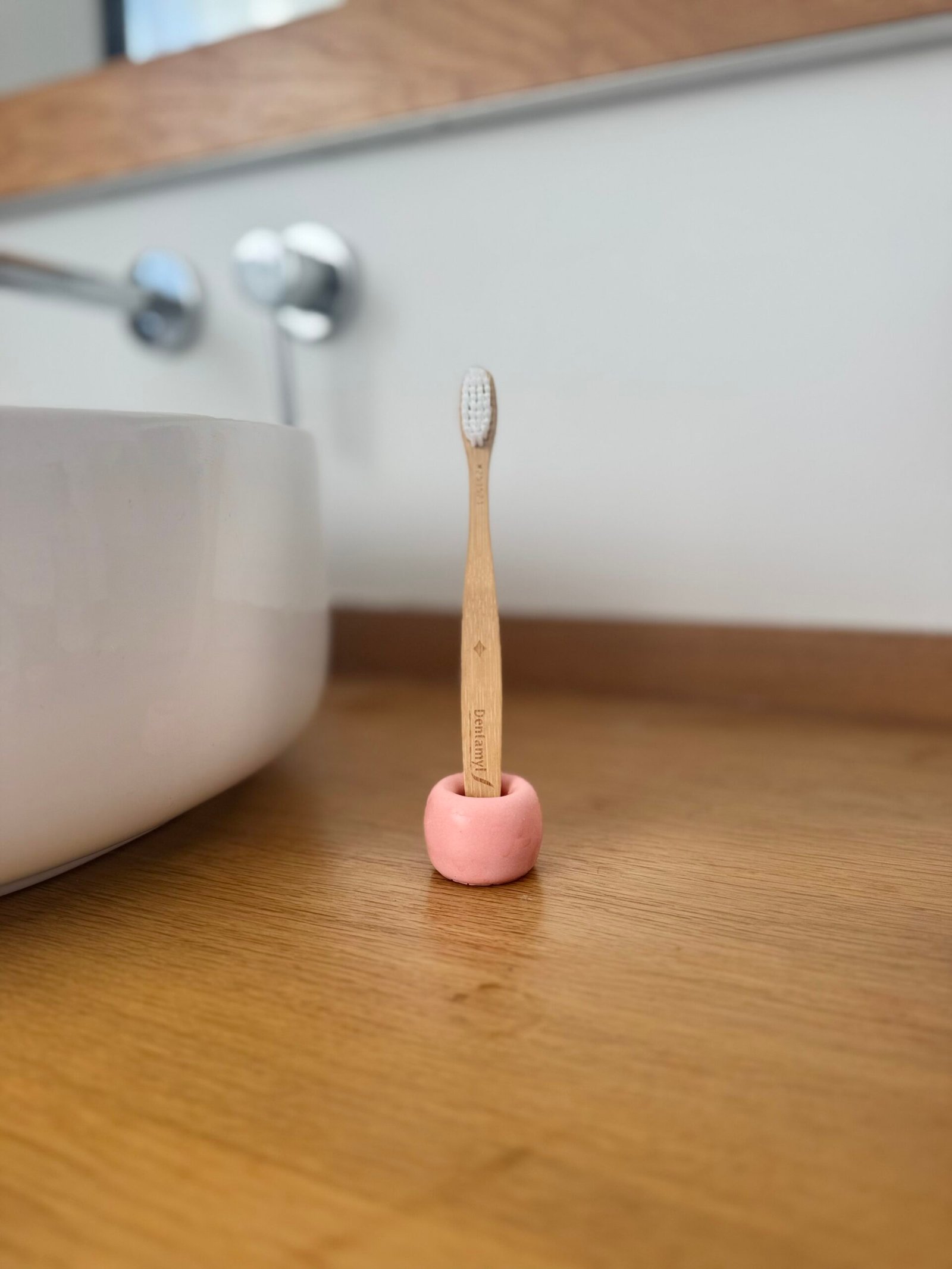 Porte-brosse à dents en jesmonite fabriqué par mademoiselle création